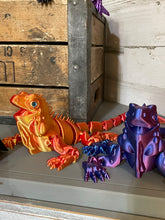 Load image into Gallery viewer, Iguana 3-D print
