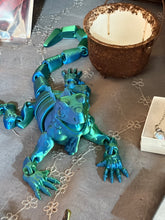 Load image into Gallery viewer, Iguana 3-D print
